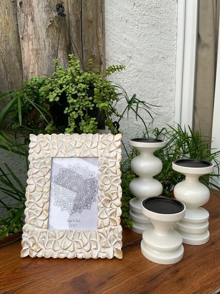 Beyond the Thread: Crafting Timeless Memories with Home Amora's Frame and Vases Ensemble